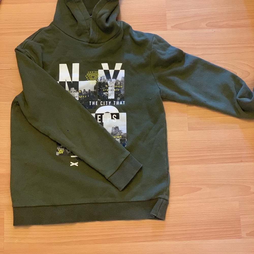 BOY’S CLOTHES - Picture 13 of 14